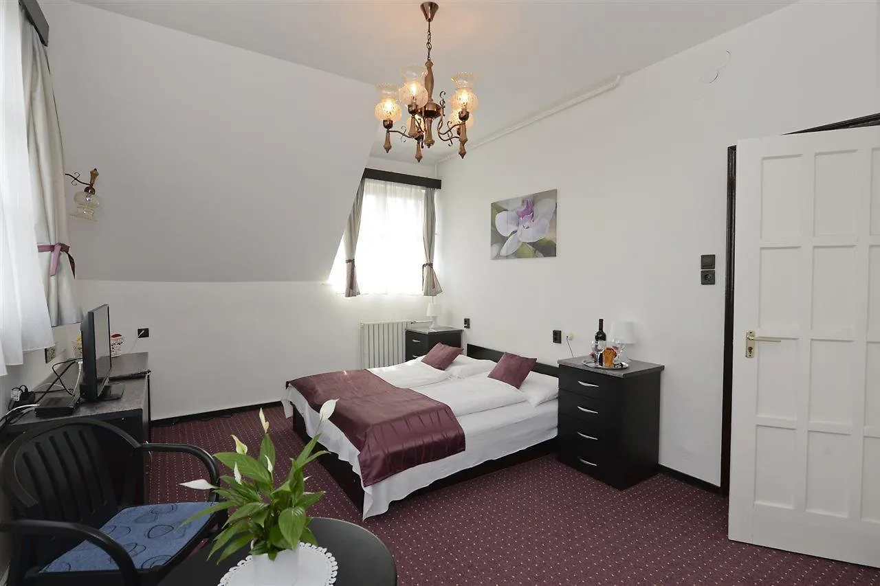 Budai Hotel Budapest 3*,